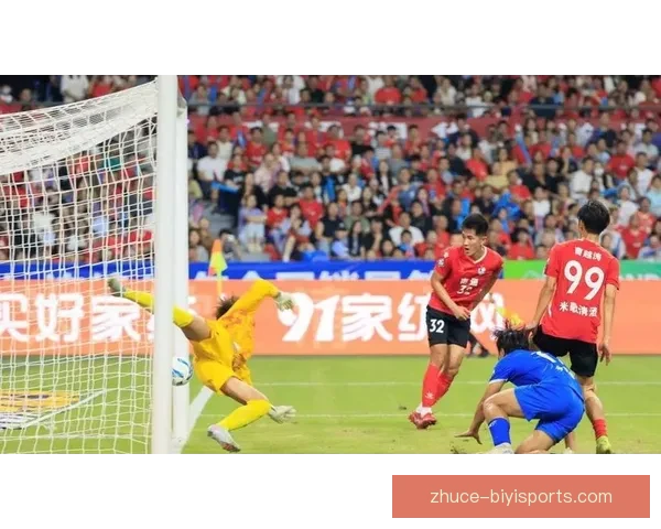 国际足坛热议VAR判罚拖延引发比赛节奏受影响讨论